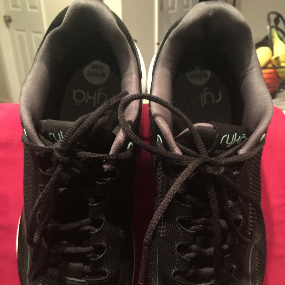 Sneakers - Picture 3 of 7